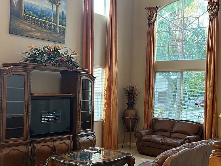 6914 Aliso Ave — Photo 5
