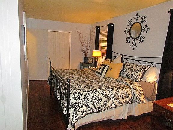 5th image of 6234 S Ivanhoe Ave