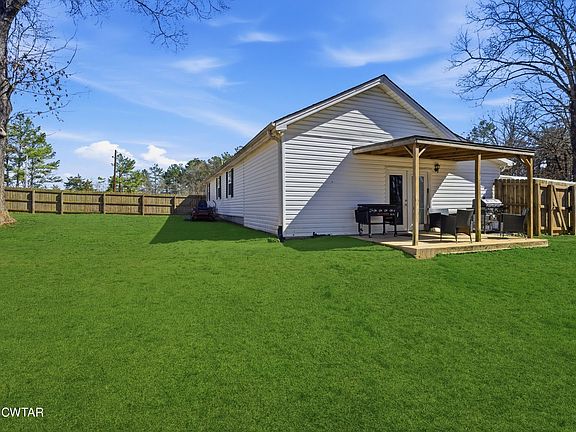 4th image of 390 Memory Ln