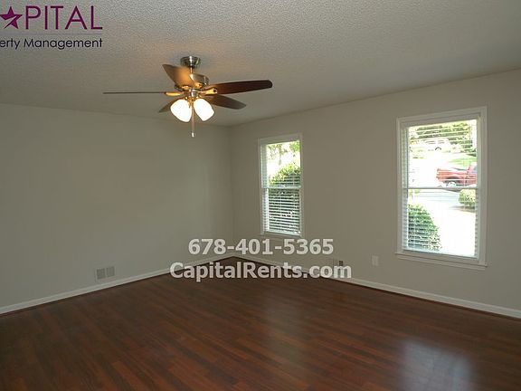 5th image of 10 Wood Forest Dr