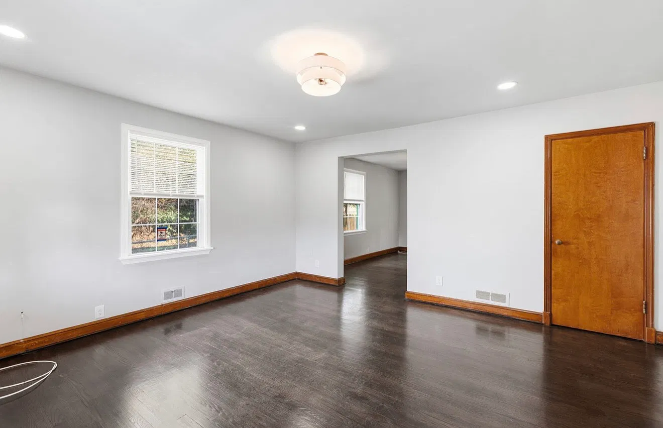 6 bed, 2064 sqft, $6,800 — Photo 2