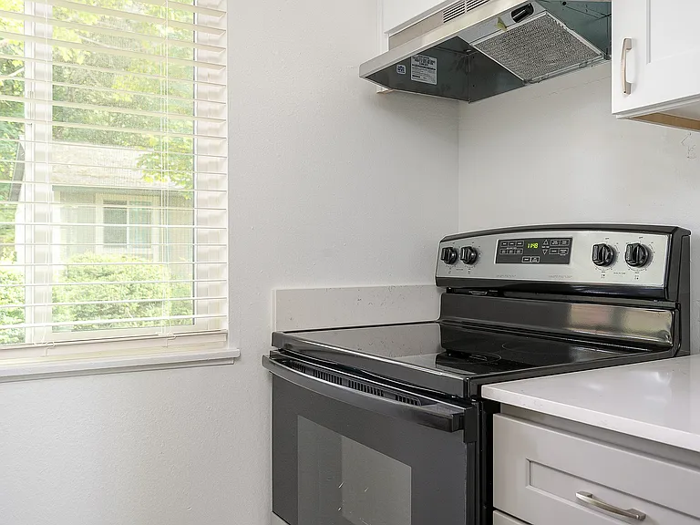 Westwood Green Apartments — Photo 30