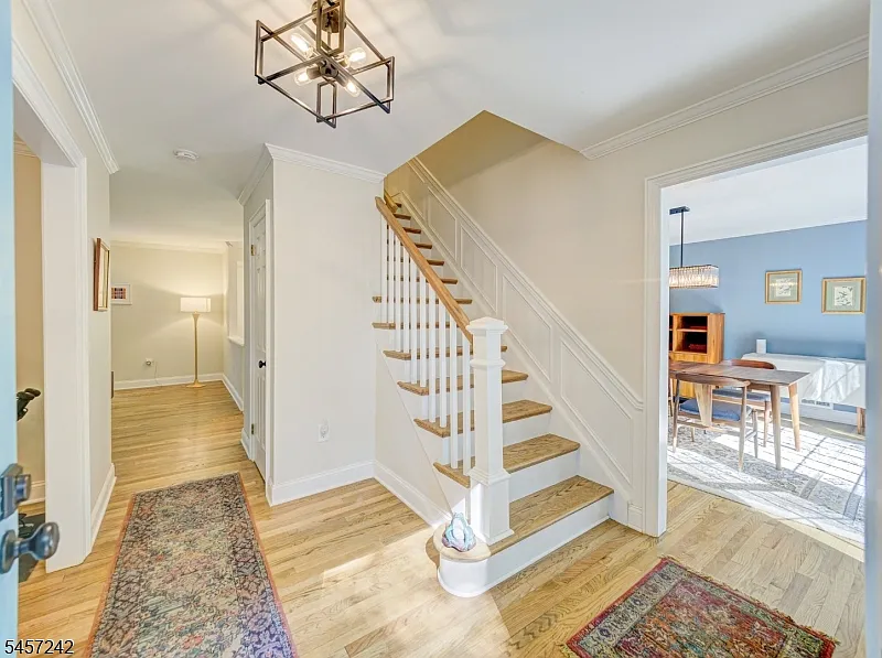 4 bed, 2.5 bath, $4,000 — Photo 2