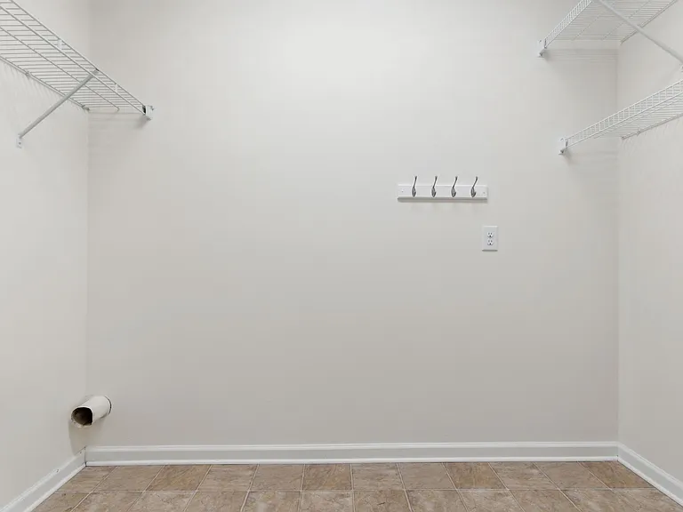 1672 Stonewater Dr — Photo 9