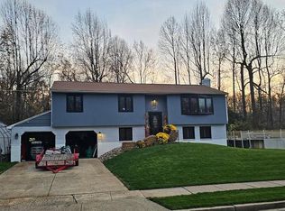998 Buckboard Dr, Clayton, NJ 08312