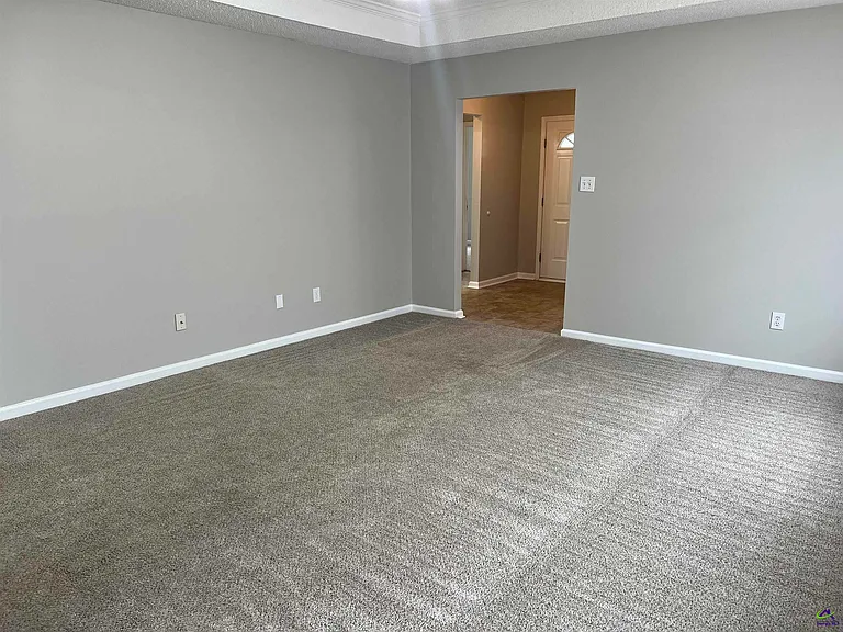 215 Haverhill Cir — Photo 5