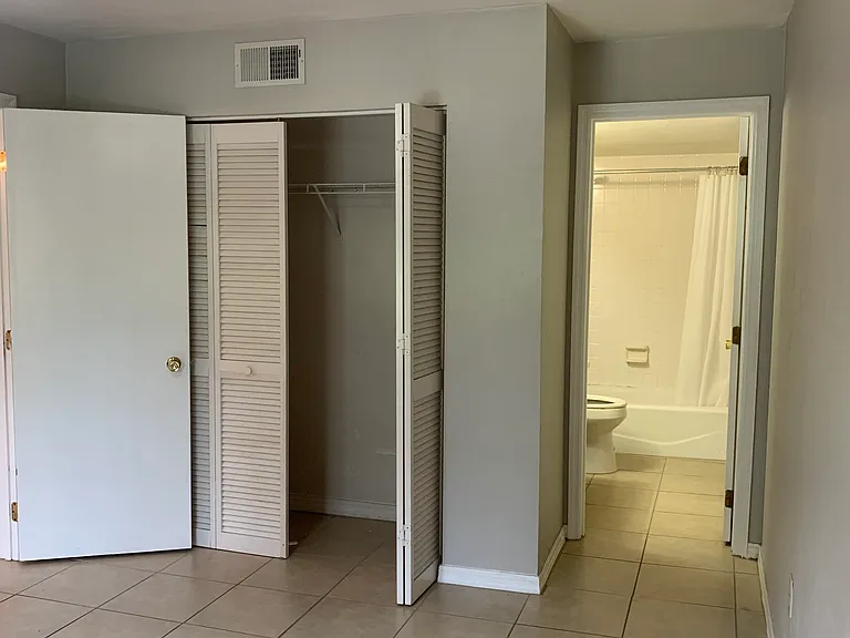 2360 SW Archer Rd #614 — Photo 3