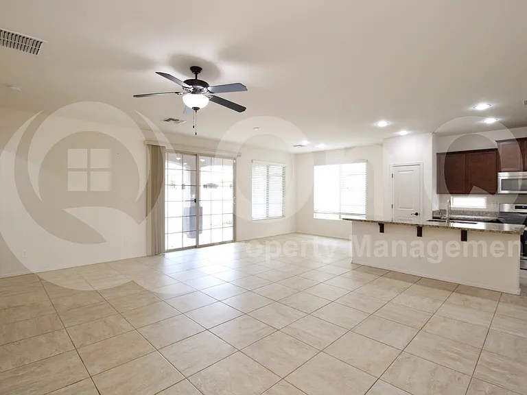 2980 E Ridgewood Ln — Photo 6