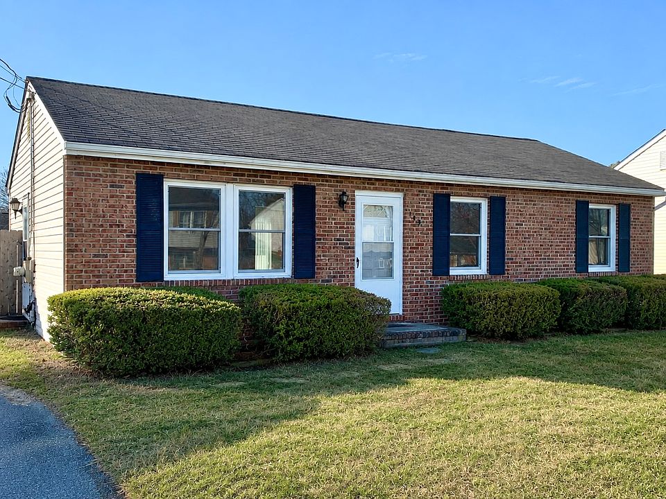 1st image of 143 Country Park Dr