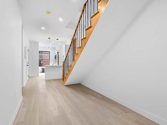 5th image of 425 Amsterdam Ave #5T