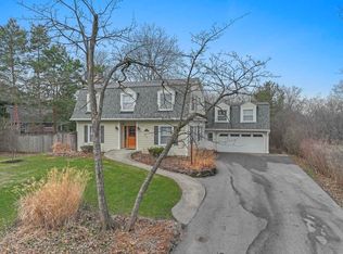 14 Timber Ln, Northbrook, IL
