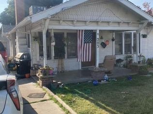 203 N Hall St, Visalia, CA 93291