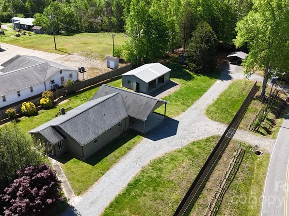 500 Fox Mountain Rd, Columbus, NC 28722