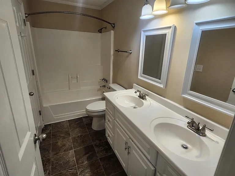 109 Drennan Ln — Photo 3