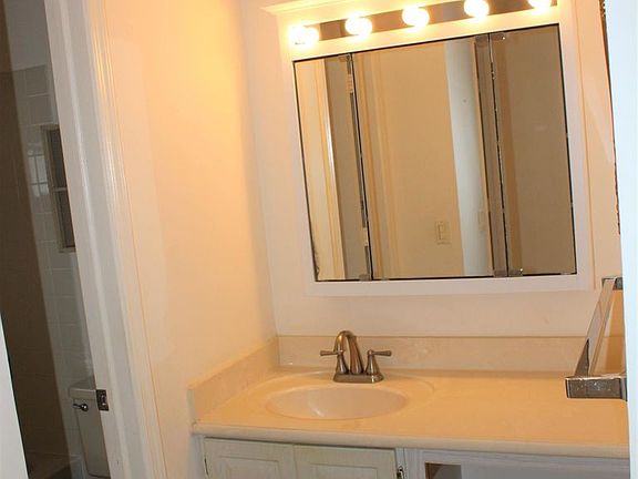 5th image of 4854 Equestrian Cir APT A
