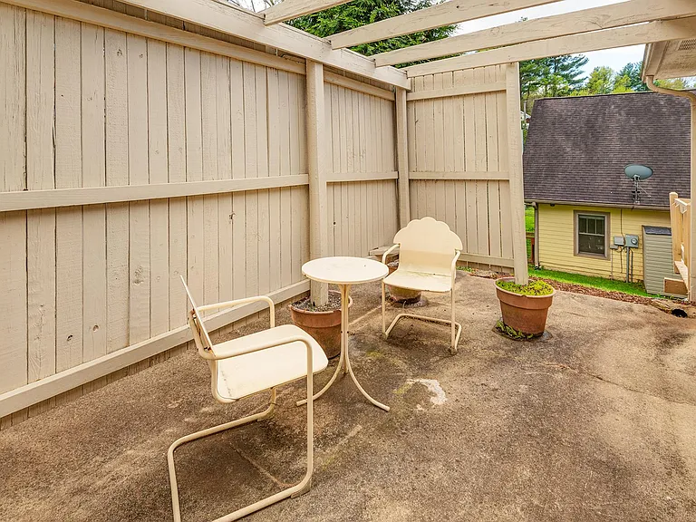 7 W Raleigh Rd #B — Photo 12