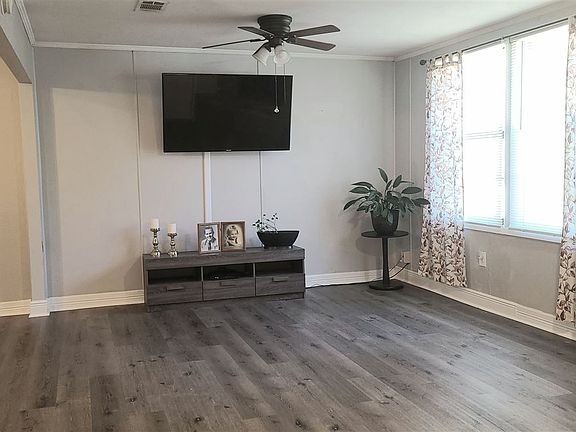 5th image of 2669 Charlotte St