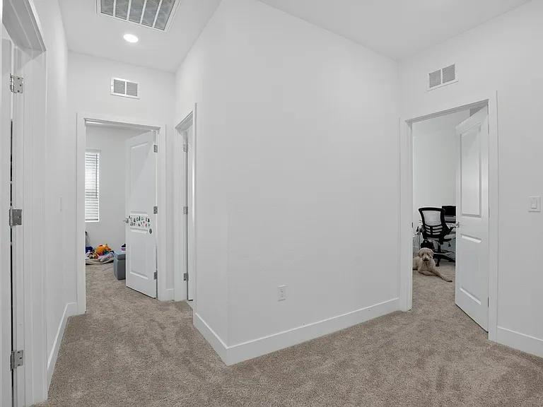 486 N Cloverdale Pl — Photo 17