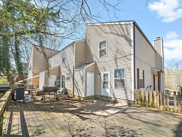 Kingsbury Dr - 923 — Photo 20