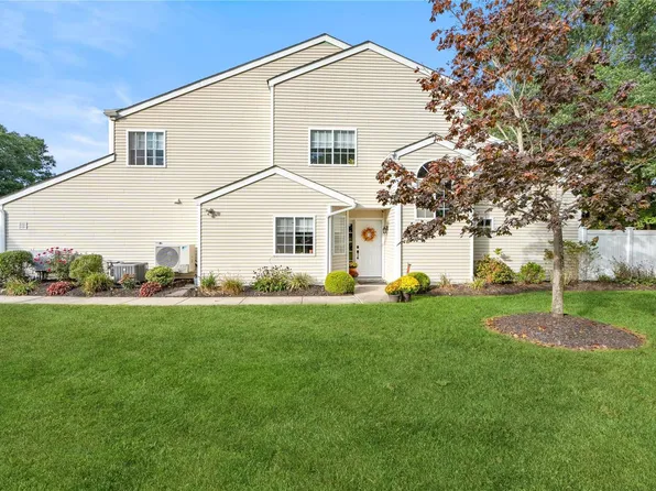 140 Farm House Court #140, Manorville, NY 11949