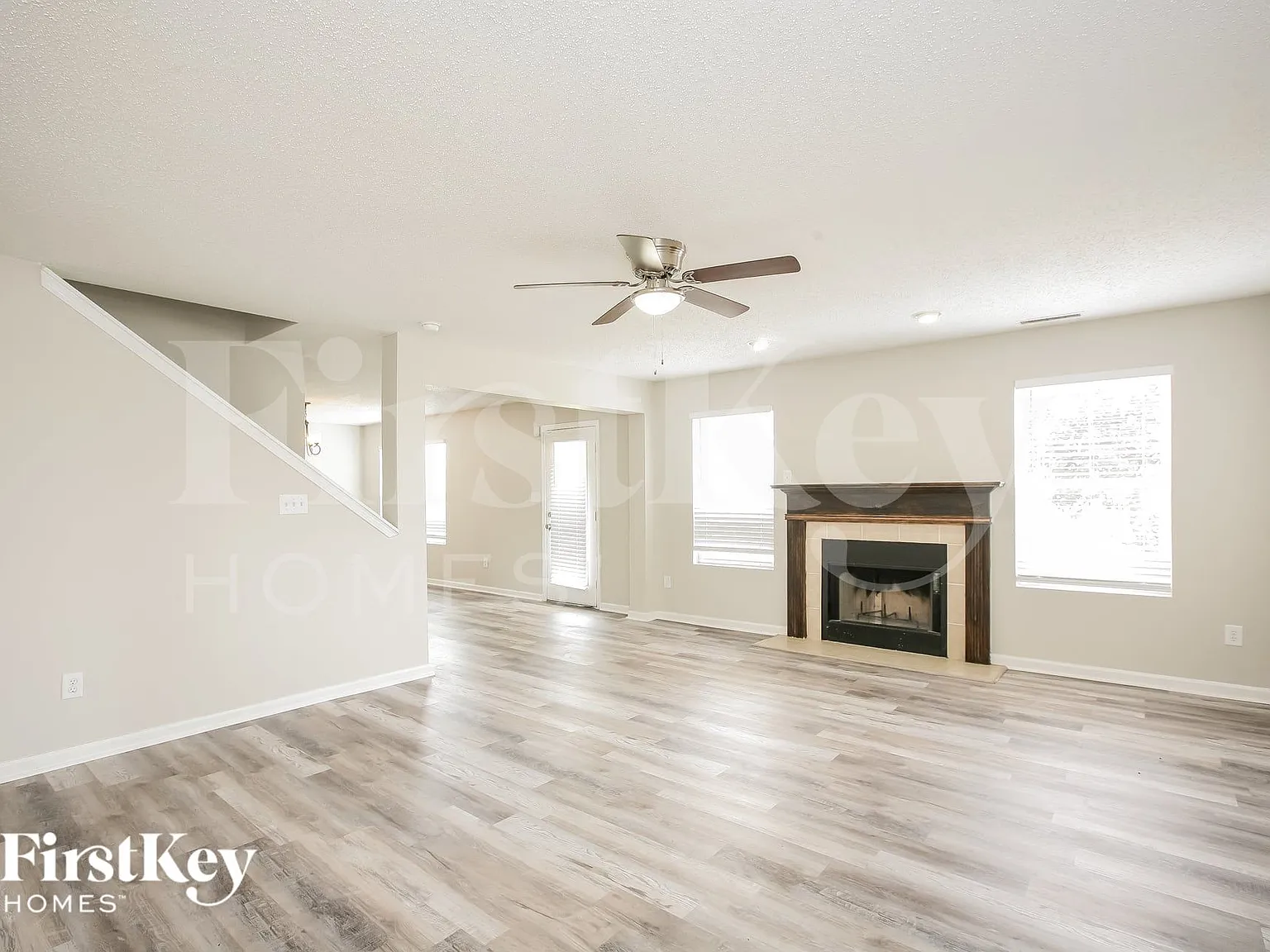 4 bed, 2.5 bath, 2442 sqft, $2,655 — Photo 4