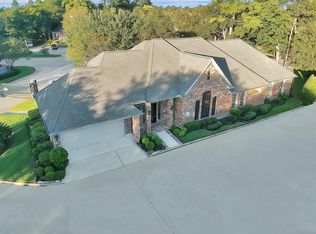 82 Champion Villa Dr, Houston, TX 77069