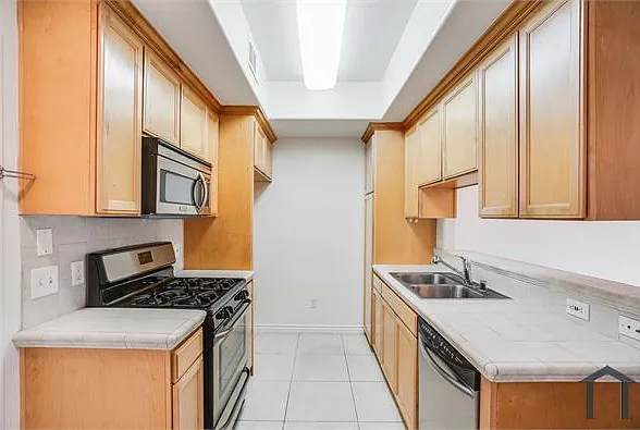 3328 Oakhurst Ave #111 — Photo 3