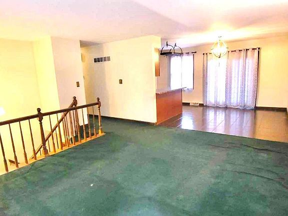 3rd image of 4070 W 73rd Pl