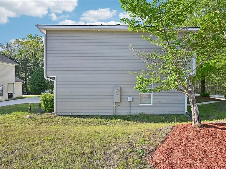 4437 Ben Hill Rd — Photo 33