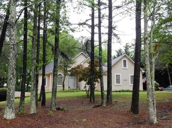 190 Oakwood Lakes Dr, Hampton, GA 30228