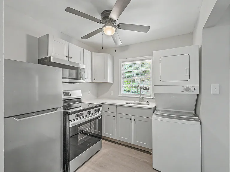 119 Drake St #D — Photo 5