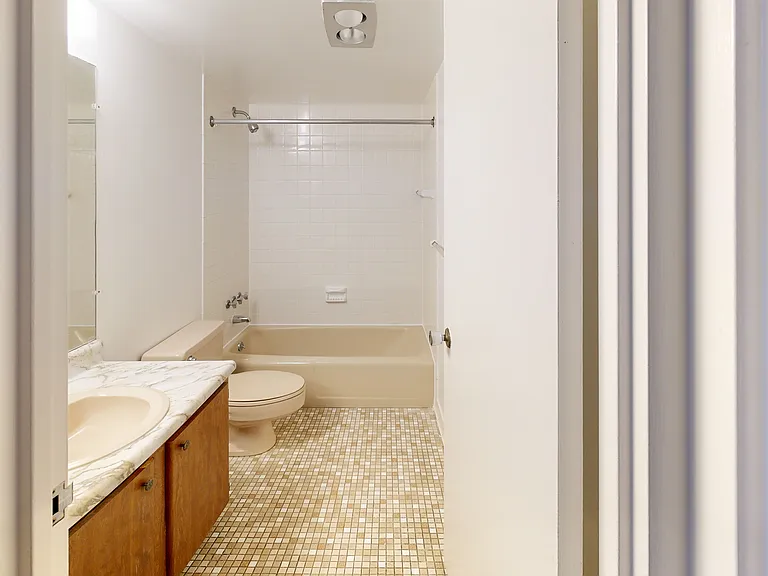 Greenhill Apartments — Photo 10