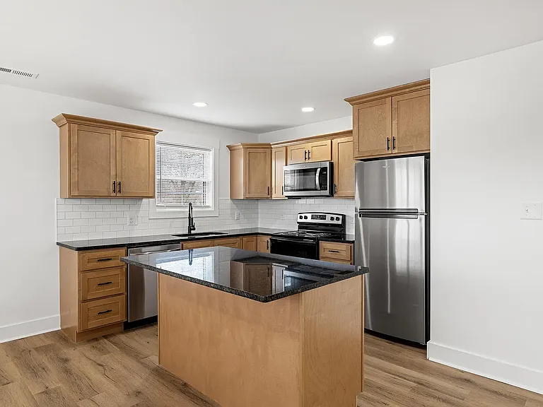 203 Hamilton Ave — Photo 4