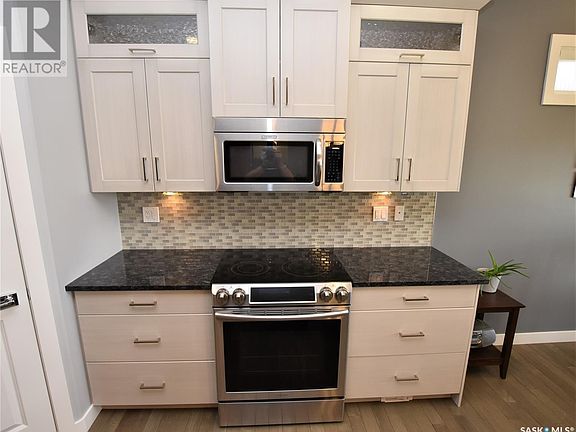 5th image of 315 Ledingham Dr #1