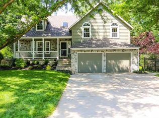 416 NE Thames Dr, Lees Summit, MO 64086