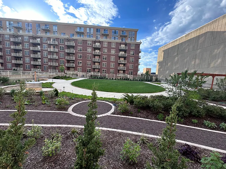 360 W Washington Ave #510 — Photo 18