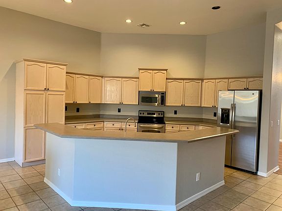 5th image of 1333 W Spruce Dr