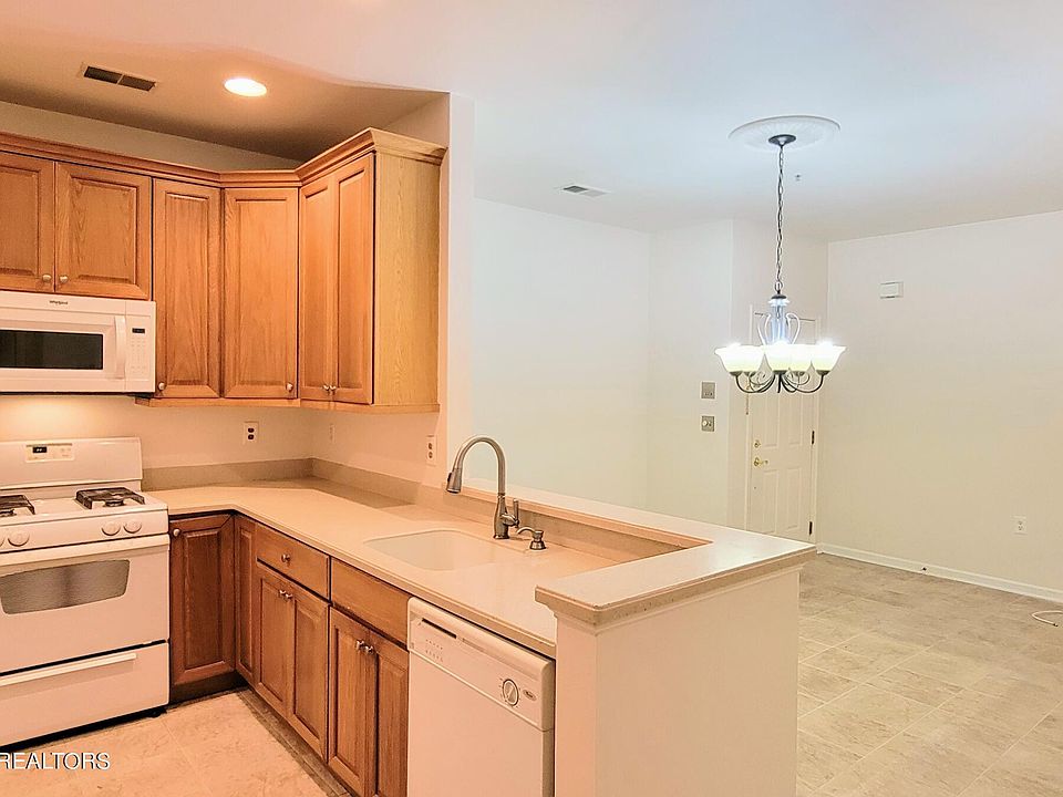 1st image of 215 Sophee Lane