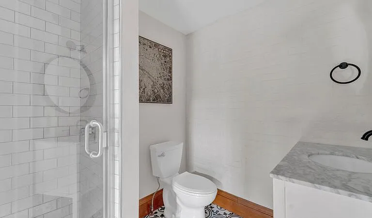129-131 E Sycamore St #131 — Photo 10