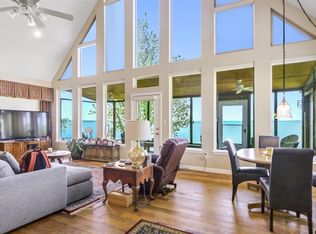 17642 Old River Rd, Flint, TX 75762