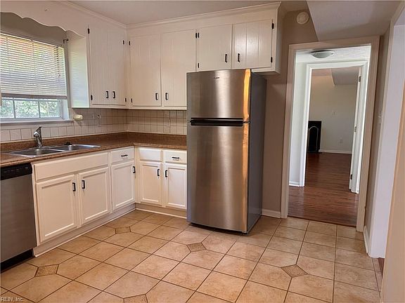 5th image of 625 Dorene Pl