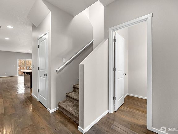 3rd image of 13105 NE 56th Circle