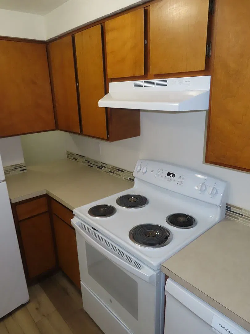 Newly Priced -Freshly Remodeled 2 Bed, 1.5 Bath Condo In West Eugene — Photo 2