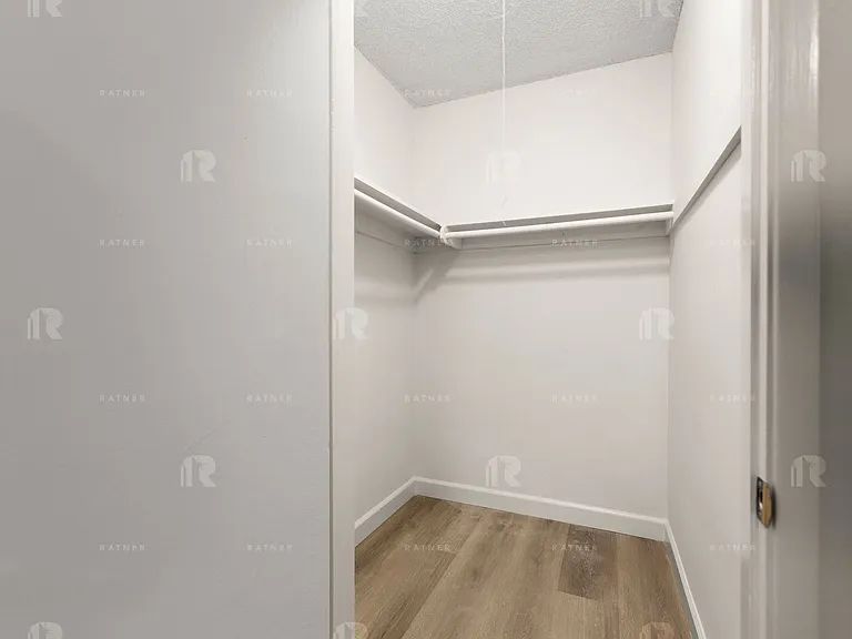 (An/Ti/Yo:B) 4216 Mary Ellen Avenue — Photo 22