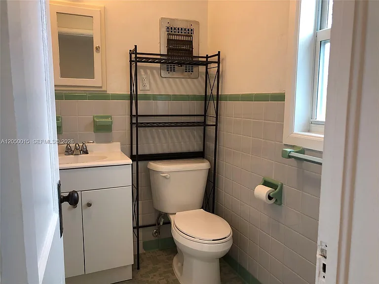 114 S M St #5 — Photo 15