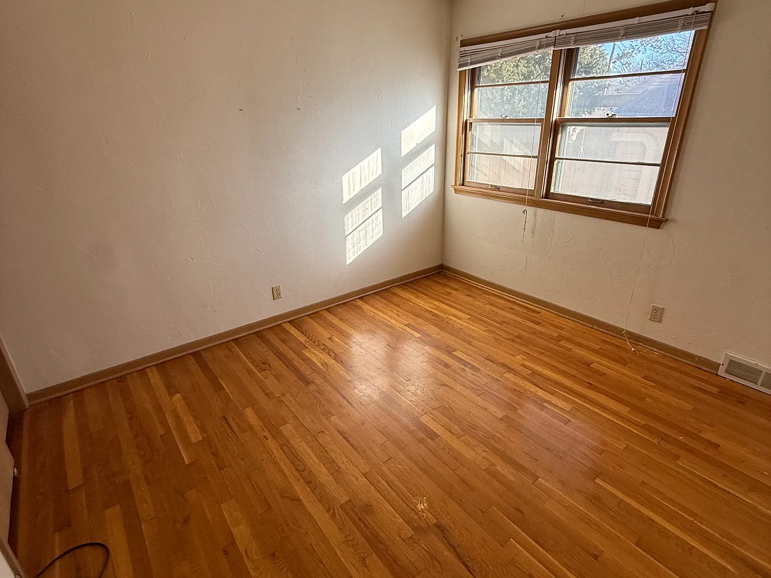 3476 Woods Ave — Photo 4