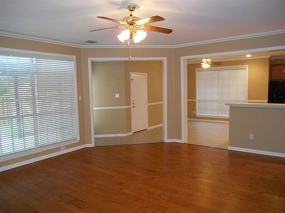 4th image of 7906 Amesbury Ln