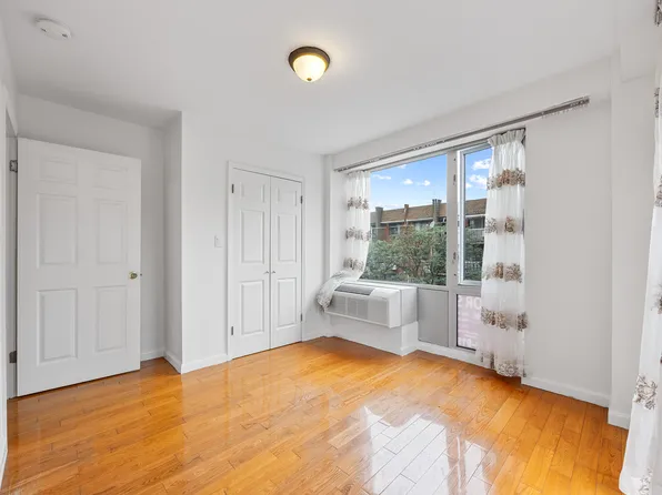 139-30 34th Avenue image 16 of 20