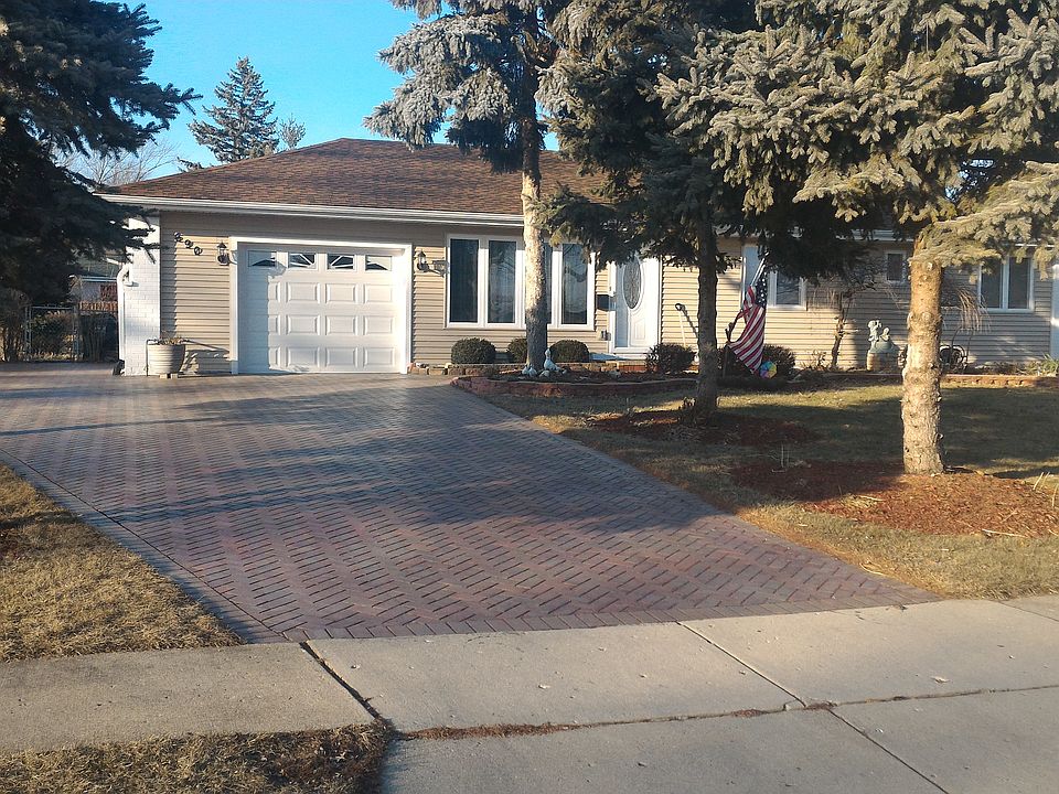1st image of 690 Illinois Blvd