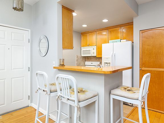 4th image of 1420 N Stanley Ave APT 204